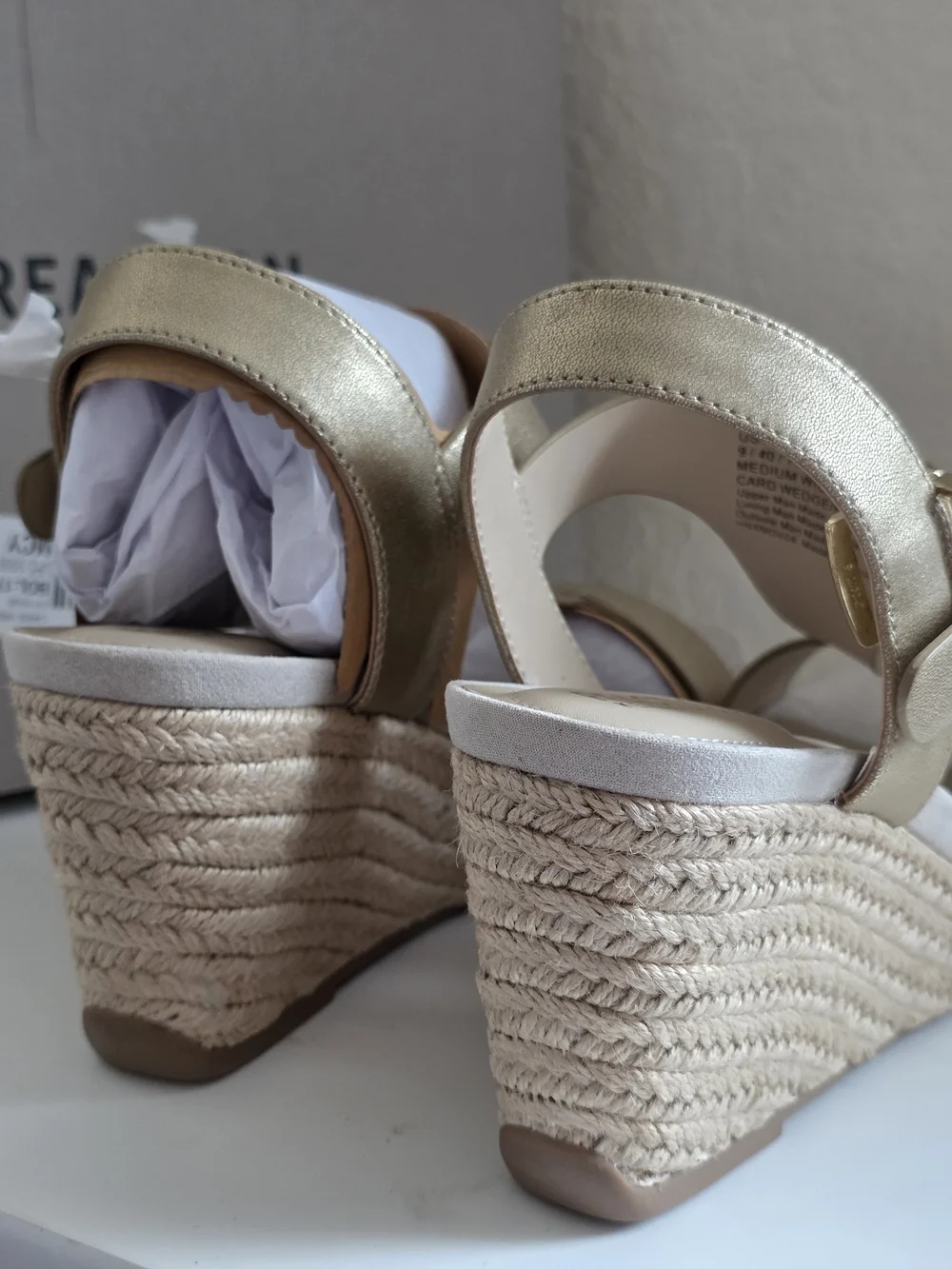 Reaction Kenneth Cole Gold Espadrille Wedge Sandals Size 9